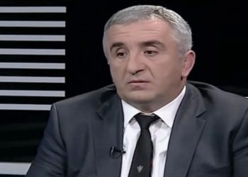 ვალერი გელაშვილმა კანდიდატურა „ოცნების“ სასარგებლოდ მოხსნა