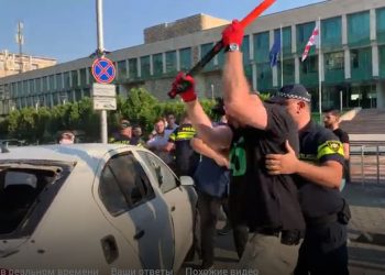 (ვიდეო) – “ჟურნალისტია, ხელი გაუშვი, ნუ ტკენ…”, “შკოდა ოქტავიას დედაც” – რა მოხდა სუს-თან?