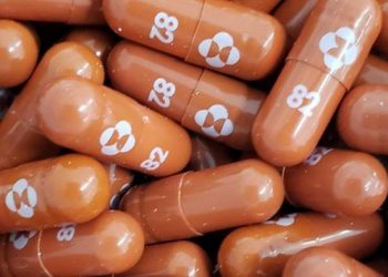 Merck-ის COVID-19-ის საწინააღმდეგო აბები ჰოსპიტალიზაციისა და გარდაცვალების შემთხვევებს ანახევრებს