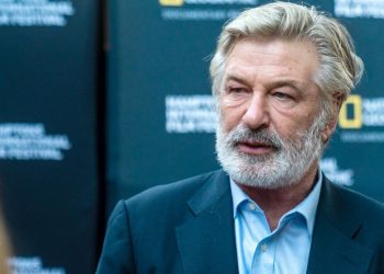 ალეკ ბოლდუინმა ფილმის გადაღებისას შემთხვევით ერთი ადამიანი მოკლა და ერთი დაჭრა