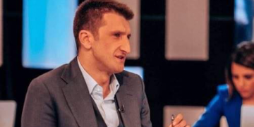 “ეგ ნაბიჯები მაგარ კაცობასთან არ ჯდება ბექა” – წულაია მჭედლიშვილს პასუხობს