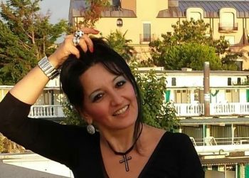 “არანაირი გმირობა არაა ე.წ. ემიგრანტობა! გმირი ის ქალია, მალინა რომ მიქონდა გორიდან გასაყიდად, ქვრივი, სამი შვილი მყავს, მიჭირს, მაგრამ ვერ დავტოვებო” – ირმა კაპანაძე