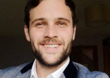 “ჩვენ გაგაცილებთ შენ, როგორც პატარა დამცველ ანგელოზს”- ტომას კენედის ცხედარი სამშობლოში გადაასვენეს