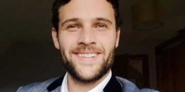 “ჩვენ გაგაცილებთ შენ, როგორც პატარა დამცველ ანგელოზს”- ტომას კენედის ცხედარი სამშობლოში გადაასვენეს