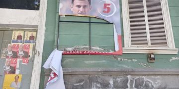 რუსთავში გაერთიანებული ოპოზიციის მერობის კანდიდატის, დავით კირკიტაძის ბანერები დახიეს
