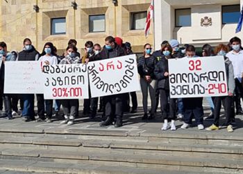 “დაბეგრე კაზინო 30%-ით” – სათამაშო ბიზნესში “ოცნების” ინტერესები იკვეთება? – აქცია კანცელარიასთან
