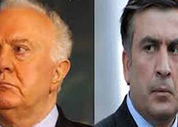 (ვიდეო) – “შევარდნაძე უნდა დარჩეს ქვეყანაში, ქვეყნის ღირსების საკითხია, მისი ოჯახი უნდა იყოს დაცული” – სააკაშვილი 2003 წლის რევოლუციის შემდეგ