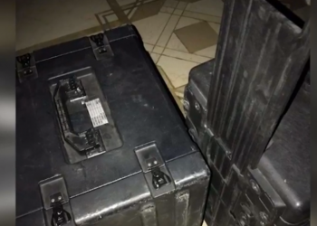 სუსი მორიგ სკანდალში ეხვევა – აქციის დასრულების შემდეგ საკრებულოში სიგნალის ჩამხშობი აპარატურა იპოვეს