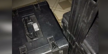 სუსი მორიგ სკანდალში ეხვევა – აქციის დასრულების შემდეგ საკრებულოში სიგნალის ჩამხშობი აპარატურა იპოვეს