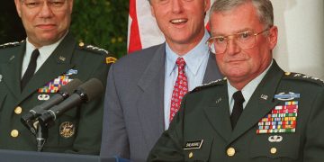 “ამბობდნენ, ომში კარავში ღამეს ერთად ათევდნენო…” – კოლინ პაუელისა და ქართველი გენერლის დიდი მეგობრობის ამბავი