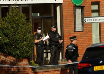 ბრიტანელი დეპუტატი ეკლესიაში დანით მოკლეს