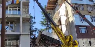ბათუმის მერიაში აცხადებენ, რომ ჩამონგრეული კორპუსი სრულ დემონტაჟს ექვემდებარება