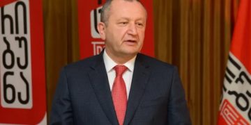 ქვეყანაში პოლიტიკური კრიზისი დგება, რომლის განმუხტვის ერთ-ერთი საშუალება ვადამდელი არჩევნებია – ჭიჭინაძე