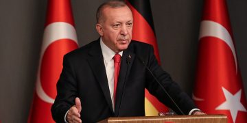 დასავლელი ელჩების პერსონა ნონ გრატად გამოცხადების გამო, თურქული ლირა რეკორდულად გაუფასურდა