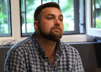 “კალაძე პირველ ტურში იყო უფრო პოზიტიურ დღის წესრიგზე აგებული, ახლა არასწორი მიმართულება აიღო” – გამზარდია