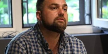 “კალაძე პირველ ტურში იყო უფრო პოზიტიურ დღის წესრიგზე აგებული, ახლა არასწორი მიმართულება აიღო” – გამზარდია