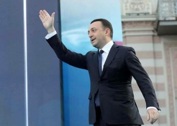 “დავუშვათ ესეთი ფოტო გადაგიღეს… აი რატომ უნდა დადო FB პირად გვერდზე და თან მთავარ ფოტოდ???” – ნინო სტურუა