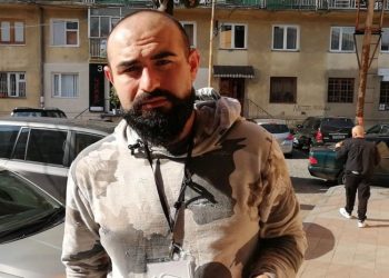 ქუთაისში ერთ-ერთ საარჩევნო უბანზე “ნიუპოსტის” ჟურნალისტს ფიზიკურად გაუსწორდნენ