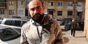 ქუთაისში ერთ-ერთ საარჩევნო უბანზე “ნიუპოსტის” ჟურნალისტს ფიზიკურად გაუსწორდნენ