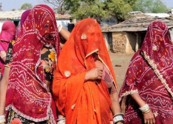 ინდოეთში 17 წლის მოზარდმა ცოლი გაყიდა, მიღებული თანხა კი სმარტფონსა და საჭმელზე დახარჯა