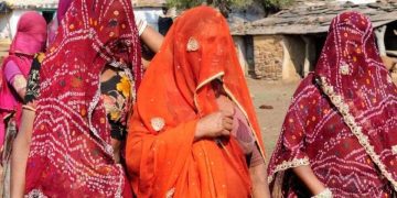 ინდოეთში 17 წლის მოზარდმა ცოლი გაყიდა, მიღებული თანხა კი სმარტფონსა და საჭმელზე დახარჯა