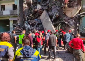 ბათუმში 26 მაისის ქუჩაზე კორპუსი ჩამოინგრა