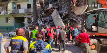 ბათუმში 26 მაისის ქუჩაზე კორპუსი ჩამოინგრა