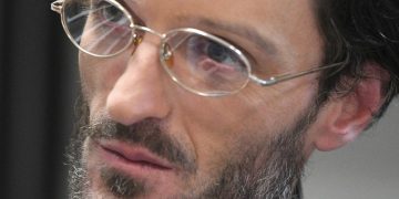 “მაღაზიის გამყიდველი მთავაზობს – ოცნებას მიეცი ხმა და ნისიას გაგიქვითავო…” – ლუკა ბაქანიძე