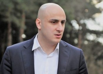 აქ ლექსო ლაშქარავაც უნდა იდგეს – ნიკა მელია სამთავრობო მედიის ჟურნალისტს