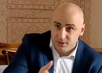(ვიდეო) – ნიკა მელიას ხელი დარტყეს – ფიზიკური დაპირისპირება გამორთული ელექტროენერგიის ფონზე