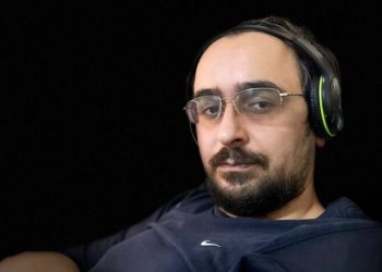 „ეგ არმანის ანაფორა, რომ შემოგახიონ და უკა@@ში გიხმარონ, შეურიდგები?“