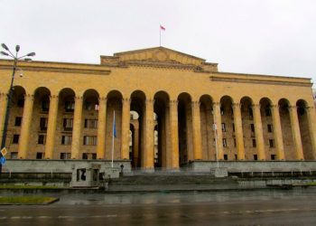 პარლამენტის შენობის ერთ კორპუსზე სართულის დაშენებას გეგმავენ