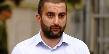 ჩვენი პრიორიტეტი მიხეილ სააკაშვილის სამოქალაქო კლინიკაში ჰოსპიტალიზაციაა – გიორგი გელხაური სააკაშვილს ხვდება