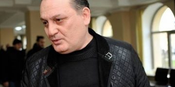 ბუტა რობაქიძის მამა: ნუ გგონიათ, რომელიმე დანაშაული მიშას გარეშე მოხდა – რატომ ჩაალპო ჩემი 18 წლის შვილი მიწაში?