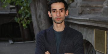 სიმონიშვილი ღარიბაშვილზე: ყოველდღიურად საკუთარი სამართლის წიგნს წერს, თავი მეფე ჰგონია