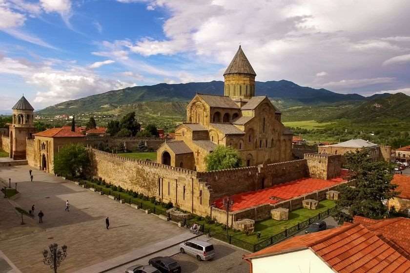 სვეტიცხოველში ჯვართაღმართების დღესასწაულს აღნიშნავენ