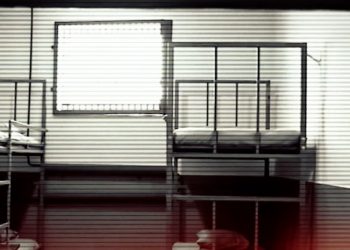 “ძალიან შეშინებულები არიან” – მესამე პრეზიდენტის მეზობელი პატიმრები სააკაშვილის დაკავების შემდეგ ციხეში არსებულ ვითარებაზე ალაპარაკდნენ