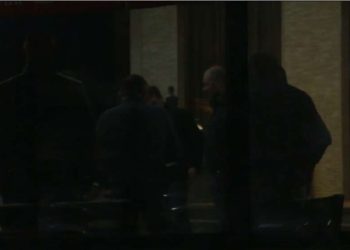 ოზურგეთის მერობის დამოუკიდებელი კანდიდატი კონსტანტინე შარაშენიძე და კობა ნაყოფია „იმედის“ კამერამ სენაკში ფარულ შეხვედრაზე დააფიქსირა