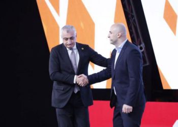 “მე არა მაქვს ეს კომპლექსი, მე ხუთ ნომერთან არ გავერთიანებულვარ, ამბობენ, გადაგაგდებენ, მოგხსნიან –  “ლელოს” არ ეშინია” – ხაზარაძე