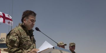 “ვაჟკაცი ჯარისკაცები იცავენ თავის მთავარსარდალს!” – გია ხუროშვილი