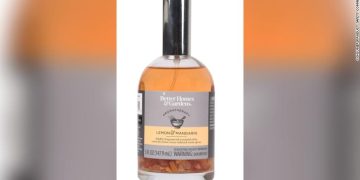 აშშ-ში ახალი მომაკვდინებელი ვირუსი გავრცელდა, რომელიც შესაძლოა არომატული სპრეის გამოყენებას უკავშირდებოდეს