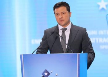 ზელენსკის თქმით, უკრაინის საზღვართან 100 000-მდე რუსი სამხედროა