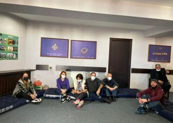 ხმაური ზუგდიდის საკრებულოში – მოშიმშილეებმა სხდომათა დარბაზი დაიკავეს