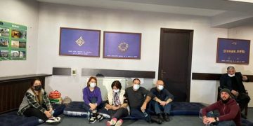 ხმაური ზუგდიდის საკრებულოში – მოშიმშილეებმა სხდომათა დარბაზი დაიკავეს