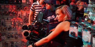 ჰოლივუდი გადასაღებ მოედანზე რეალური იარაღის გამოყენების აკრძალვას ითხოვს