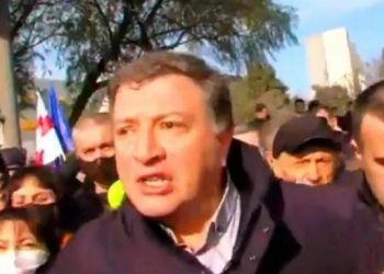 საქალაქო სასამართლოსთან მიმდინარე საპროტესტო აქციაზე გიგი უგულავა დააკავეს