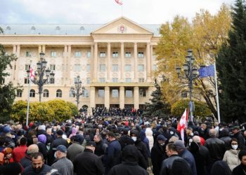 „ნაციონალური მოძრაობა“ და მისი მხარდამჭერები საქალაქო სასამართლოსთან აქციას გამართავენ