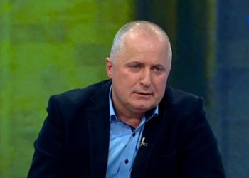 „გუშინ ჯარისკაცებს რომ ნაგავს აყრიდნენ თავზე, სამხრეებზე და კრინტი არ დაგიძრავთ მათ დასაცავად და დღეს სააკაშვილის ვიდეოს გამო აღშფოთდით, რასთან გვაქვს საქმე?“ –  ამირან სალუქვაძე