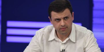 9 მილიონის გაფლანგვაზეა საუბარი და ამ დროს, ვიღაც ადვოკატი ამბობს, მემორიალებზე გვირგვინის მიტანის გამო ასამართლებენო – ანდრია გვიდიანი