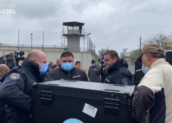 პოლიციამ აქციისთვის განკუთვნილი აპარატურა წაიღო – რა მოხდა რუსთავის ციხესთან?